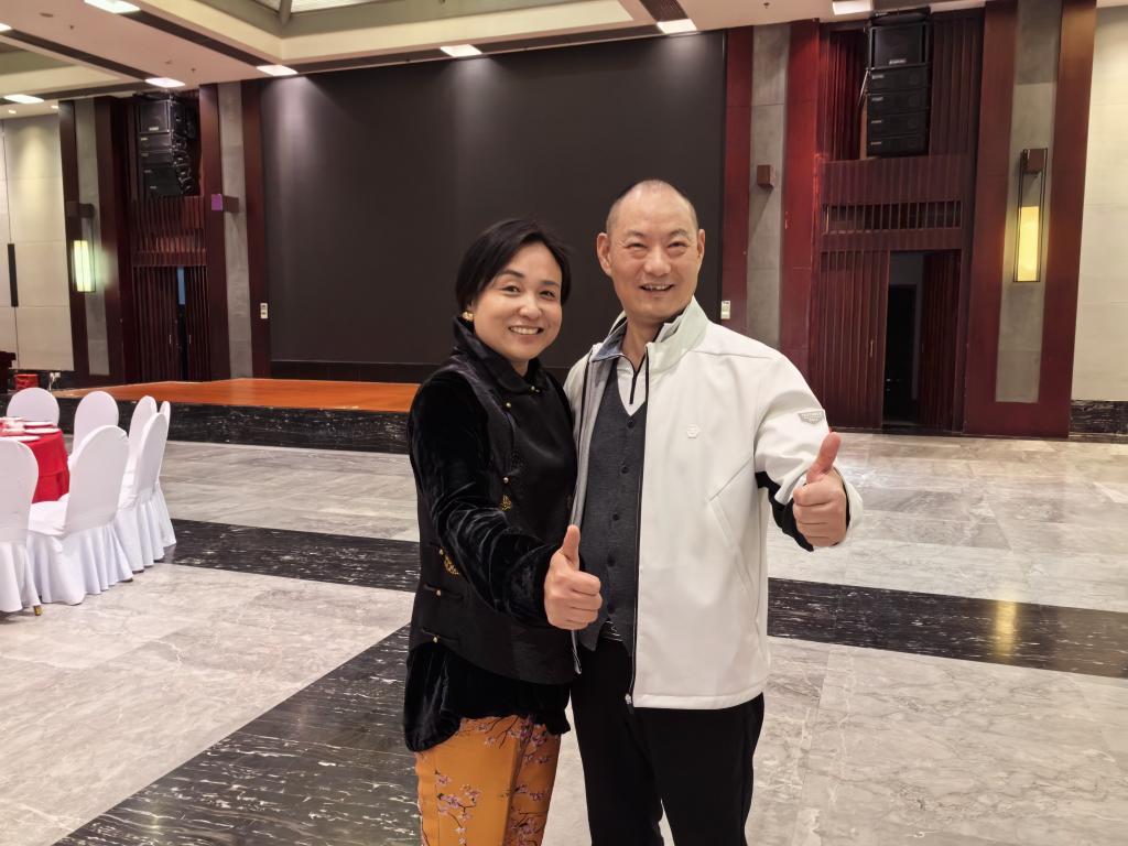 陶俊家给大家拜年了！