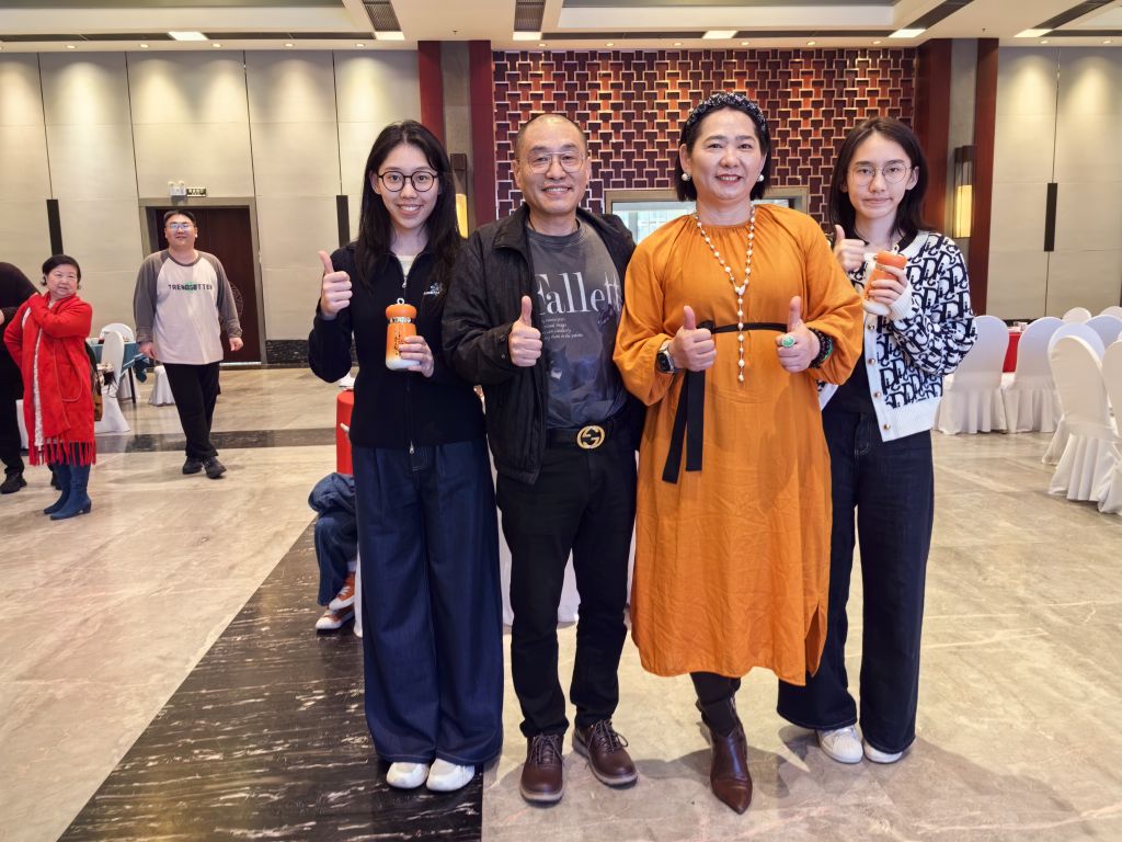 2026祝马跃前程展宏图，福满流年添喜乐，友安岁安！业绩翻翻[拥抱][拥抱][拥抱]