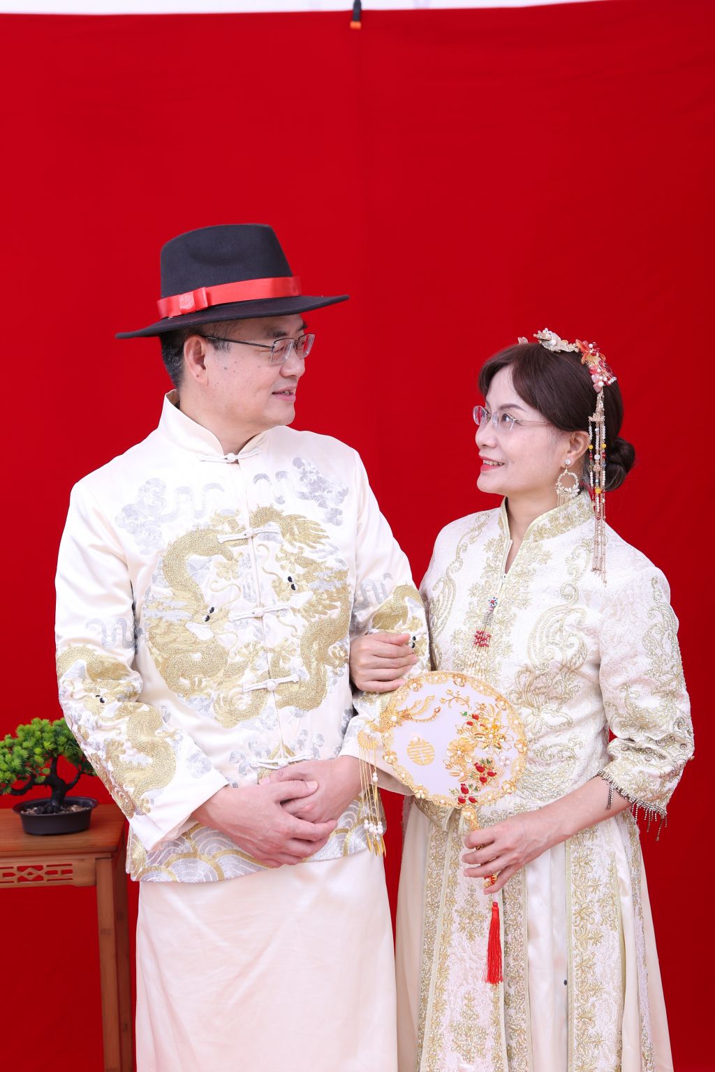 相视一笑，风情万种。