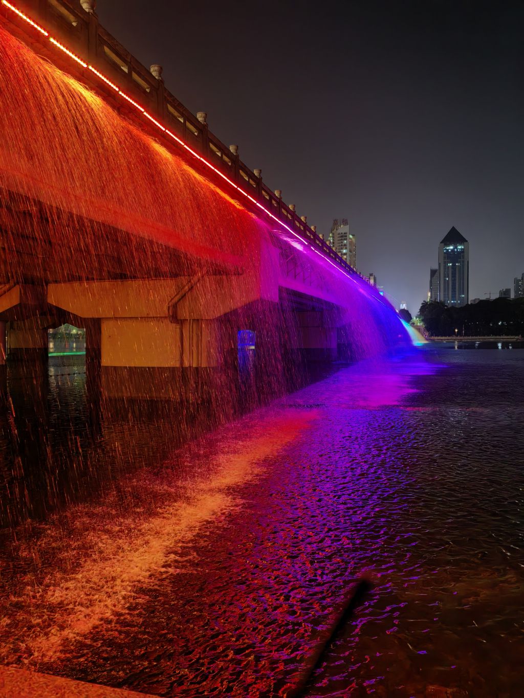 你拨动我心弦，我还你颜色。美不美？