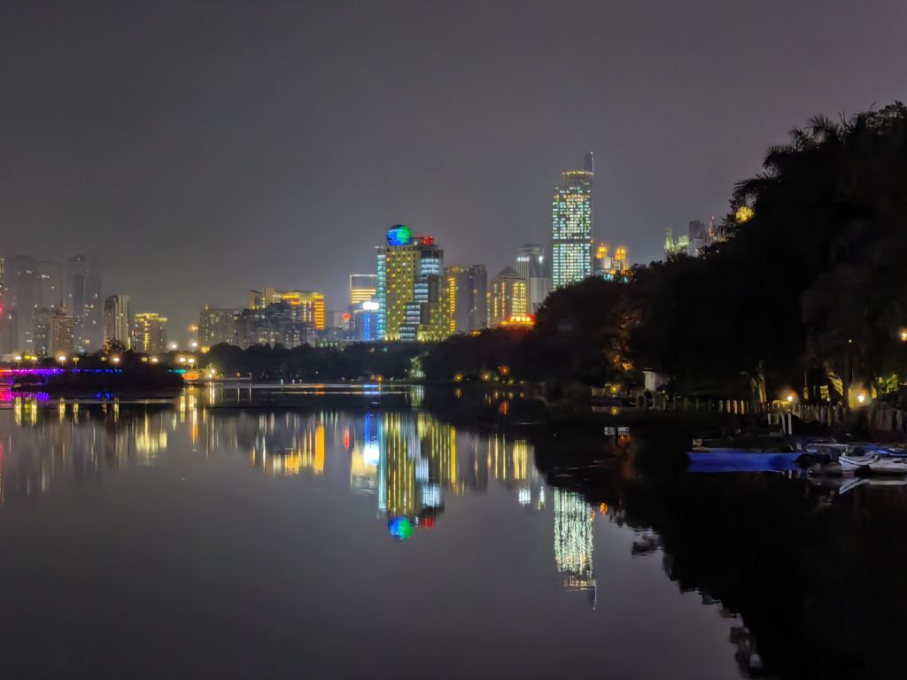 看，那是灯塔。