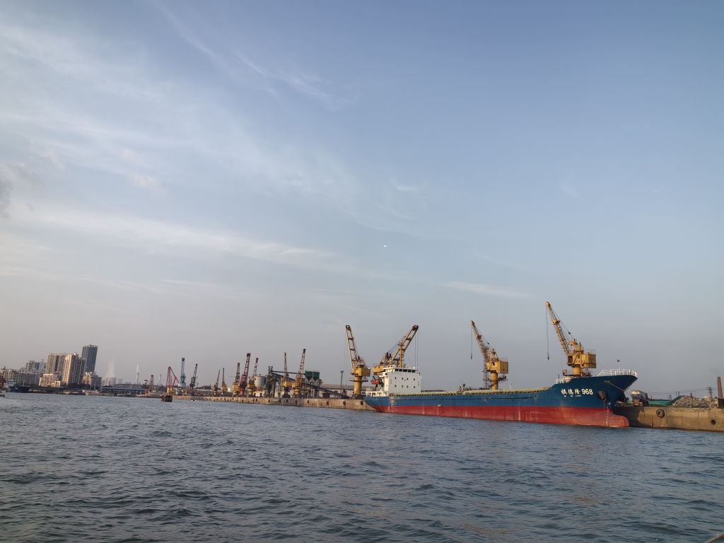 胜利归来啊哩哩。